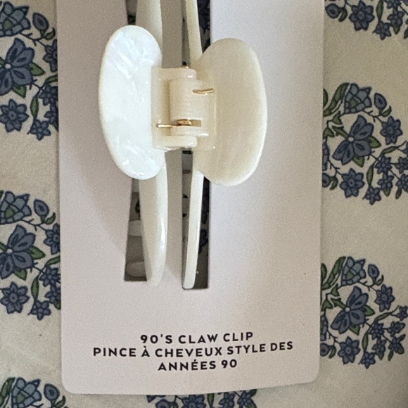 ALO Yoga White Hair Clip - Picture 2 of 4